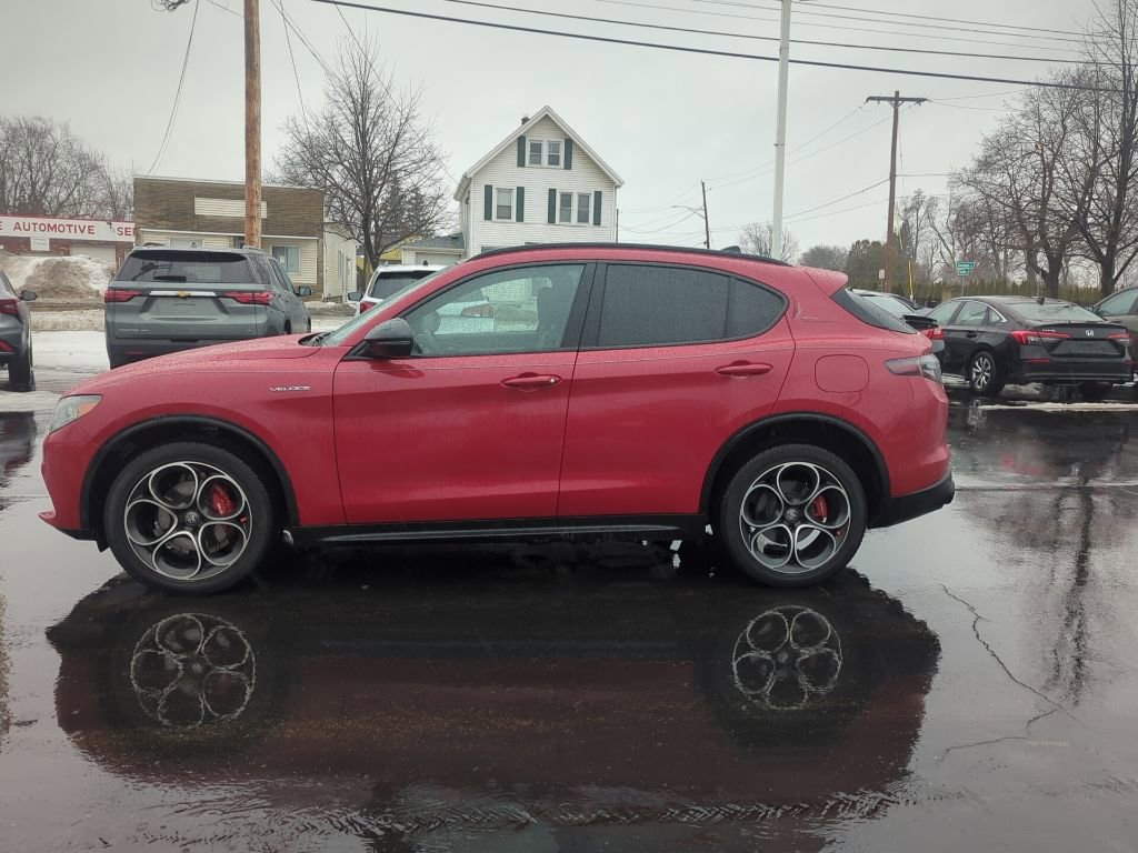 Used 2025 Alfa Romeo Stelvio Sprint w/ Veloce Package image 4