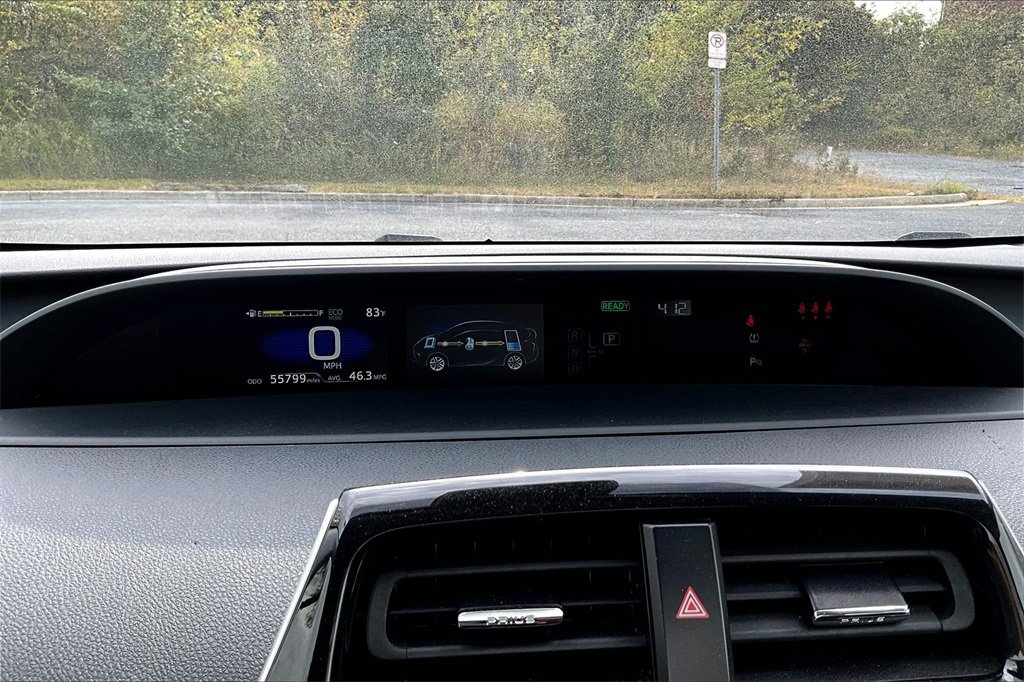 Used 2022 Toyota Prius L Eco image 12