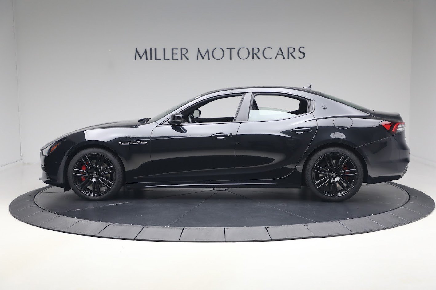 Certified 2023 Maserati Ghibli Modena Q4 AWD/4WD image 3