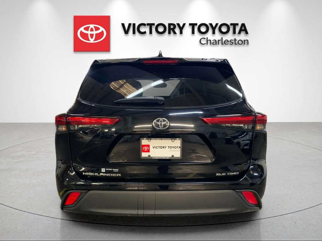 Used 2023 Toyota Highlander XLE image 4