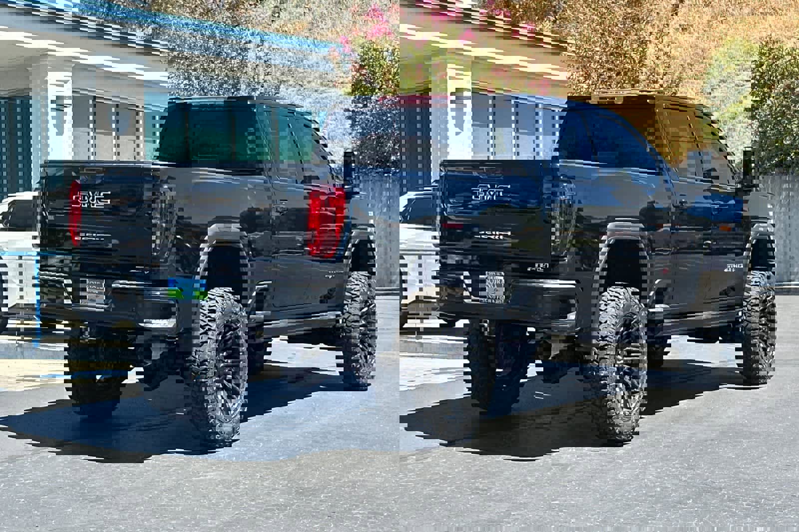 Used 2023 GMC Sierra 3500 AT4 w/ AT4 Premium Plus Package image 4