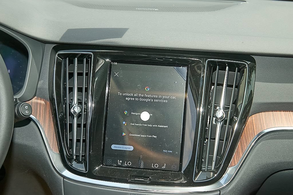 New 2026 Volvo V60 B5 Cross Country Plus w/ Climate Package AWD/4WD image 27