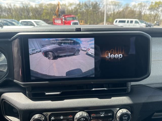 Used 2024 Jeep Wrangler Unlimited AWD/4WD image 16