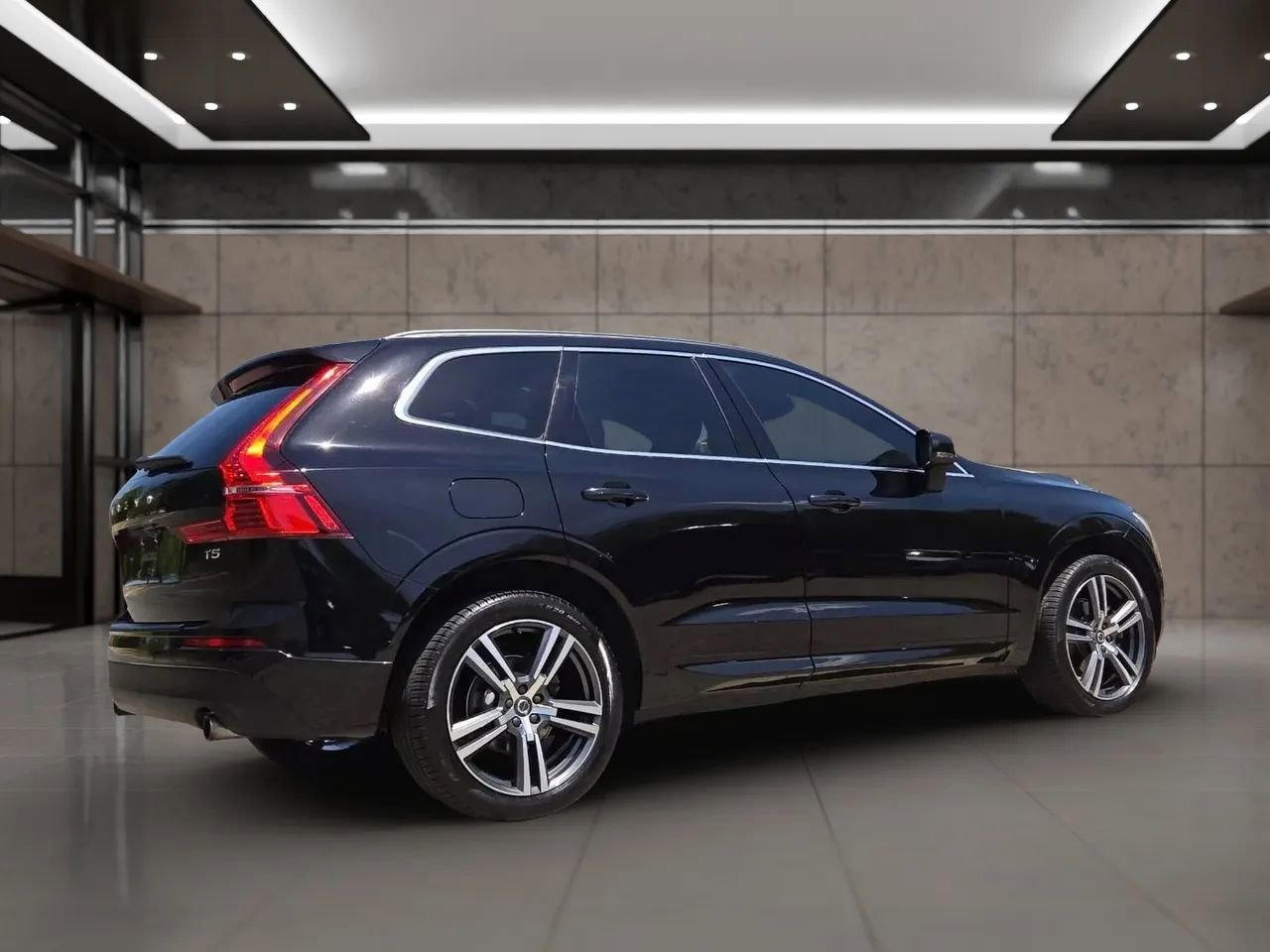 Used 2020 Volvo XC60 T5 Momentum FWD image 8