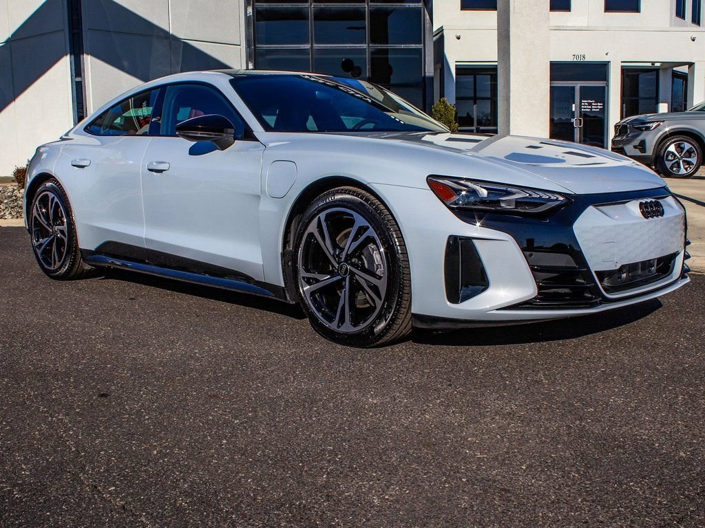 Used 2024 Audi e-tron GT Premium Plus image 3