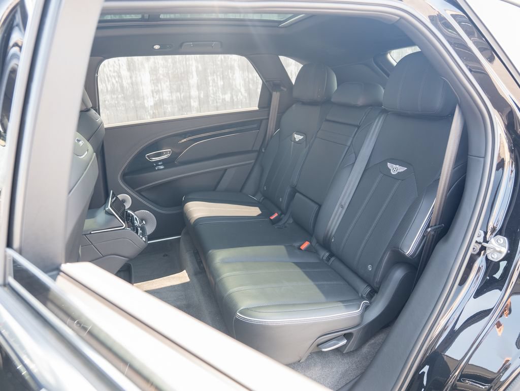 Used 2024 Bentley Bentayga Extended Wheelbase AWD/4WD image 35