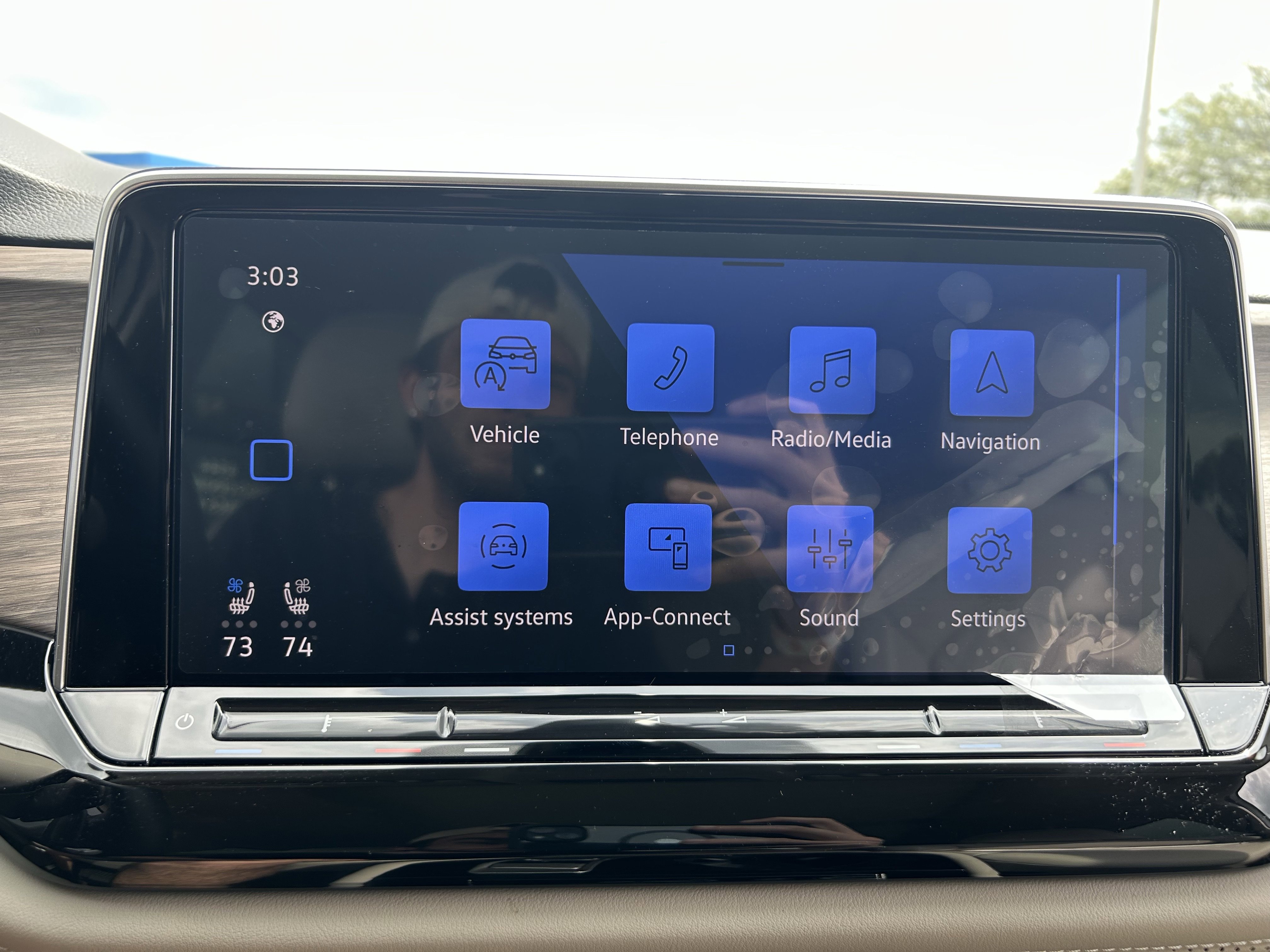 Used 2024 Volkswagen Atlas SEL Premium R-Line image 12