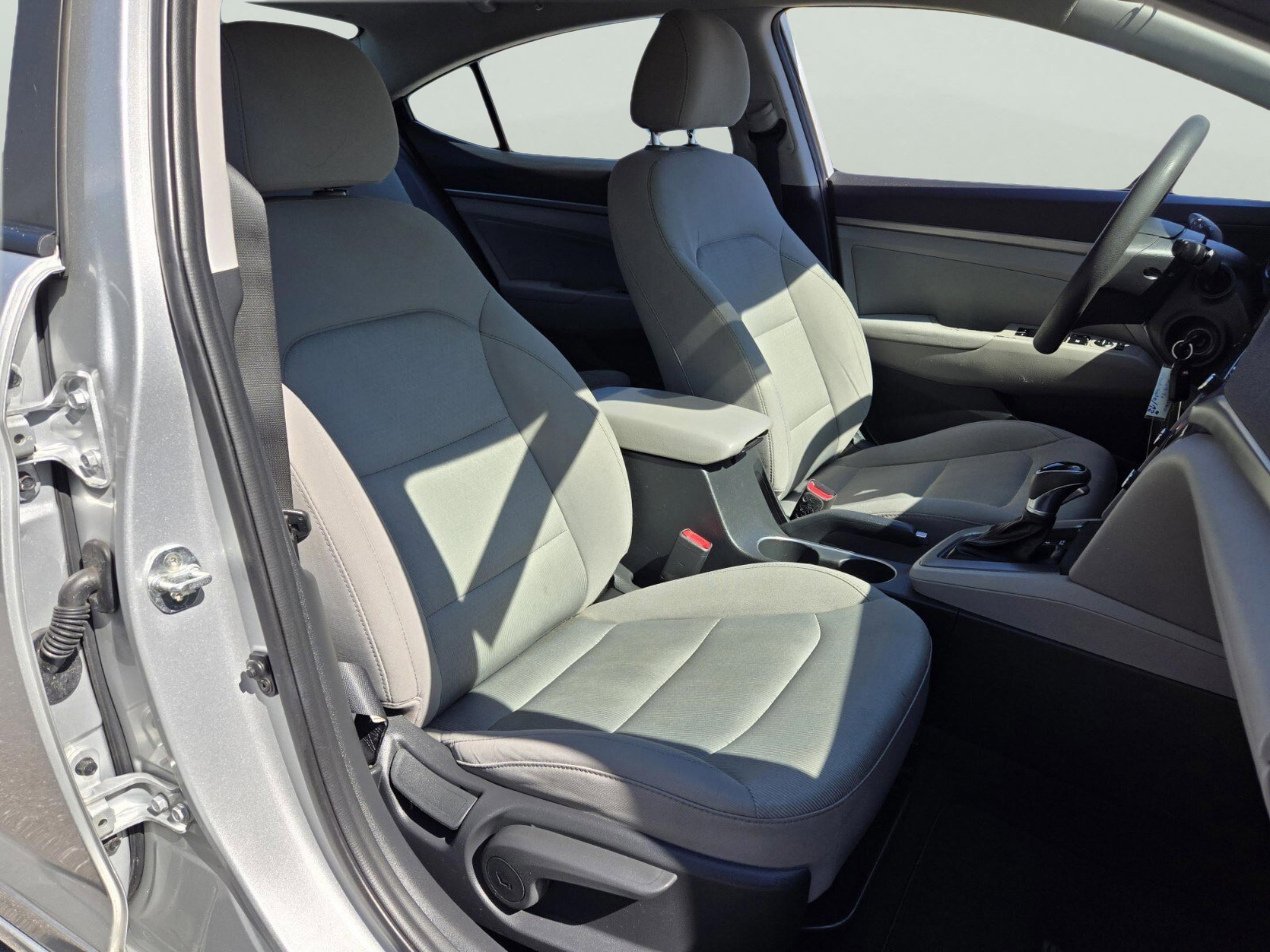 Used 2017 Hyundai Elantra SE image 23