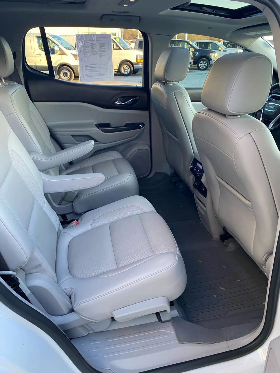 Used 2018 GMC Acadia SLT w/ LPO, Floor Liner Package image 32