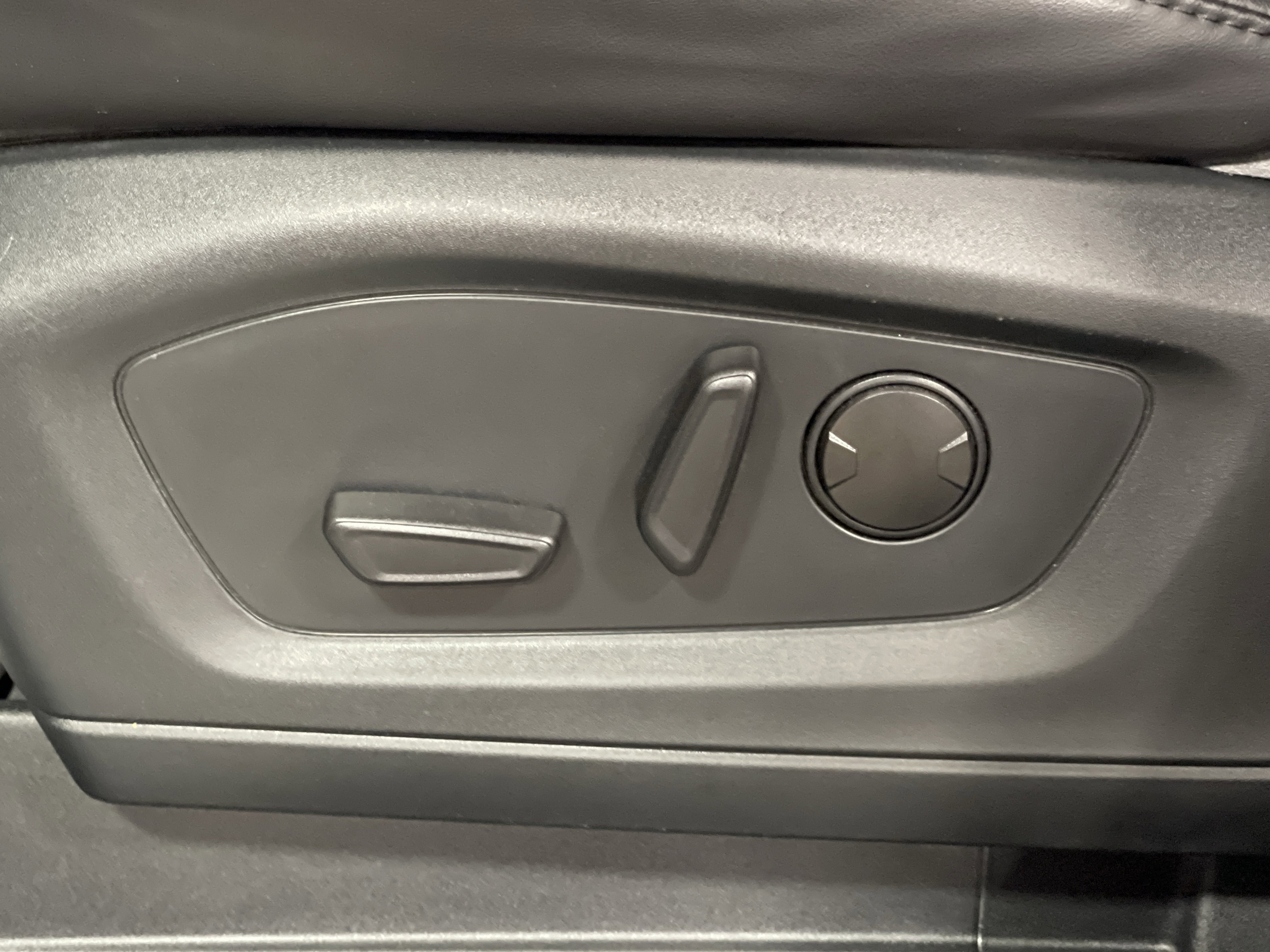 Used 2022 Ford Explorer Platinum w/ Equipment Group 601A image 12