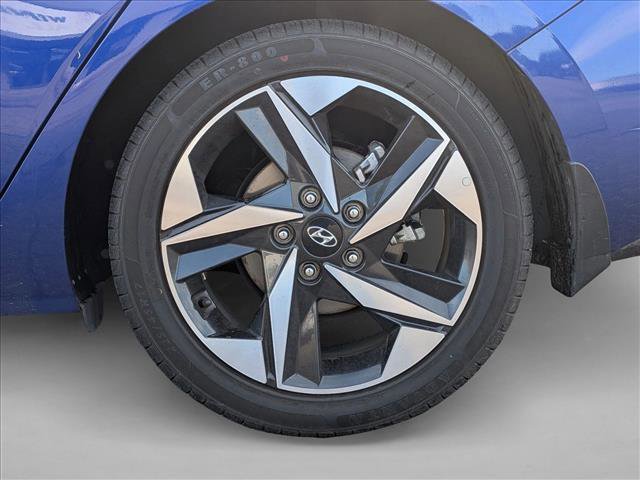 Used 2022 Hyundai Elantra Limited FWD image 9