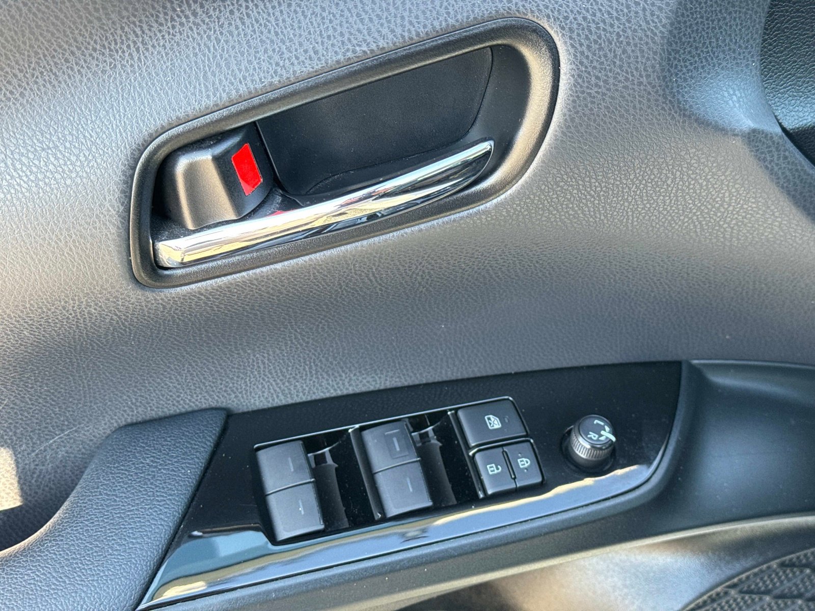 Used 2020 Toyota Prius XLE w/ Advanced Technology Package image 17