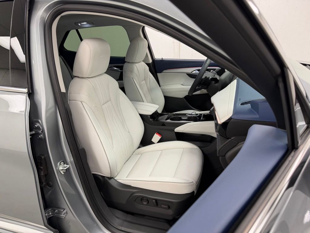 Used 2025 Buick Envision Avenir AWD/4WD image 11