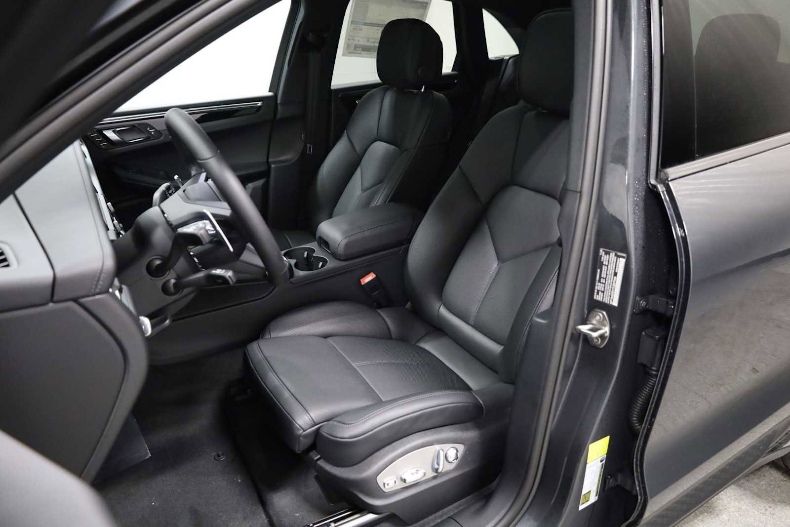 New 2026 Porsche Macan image 5