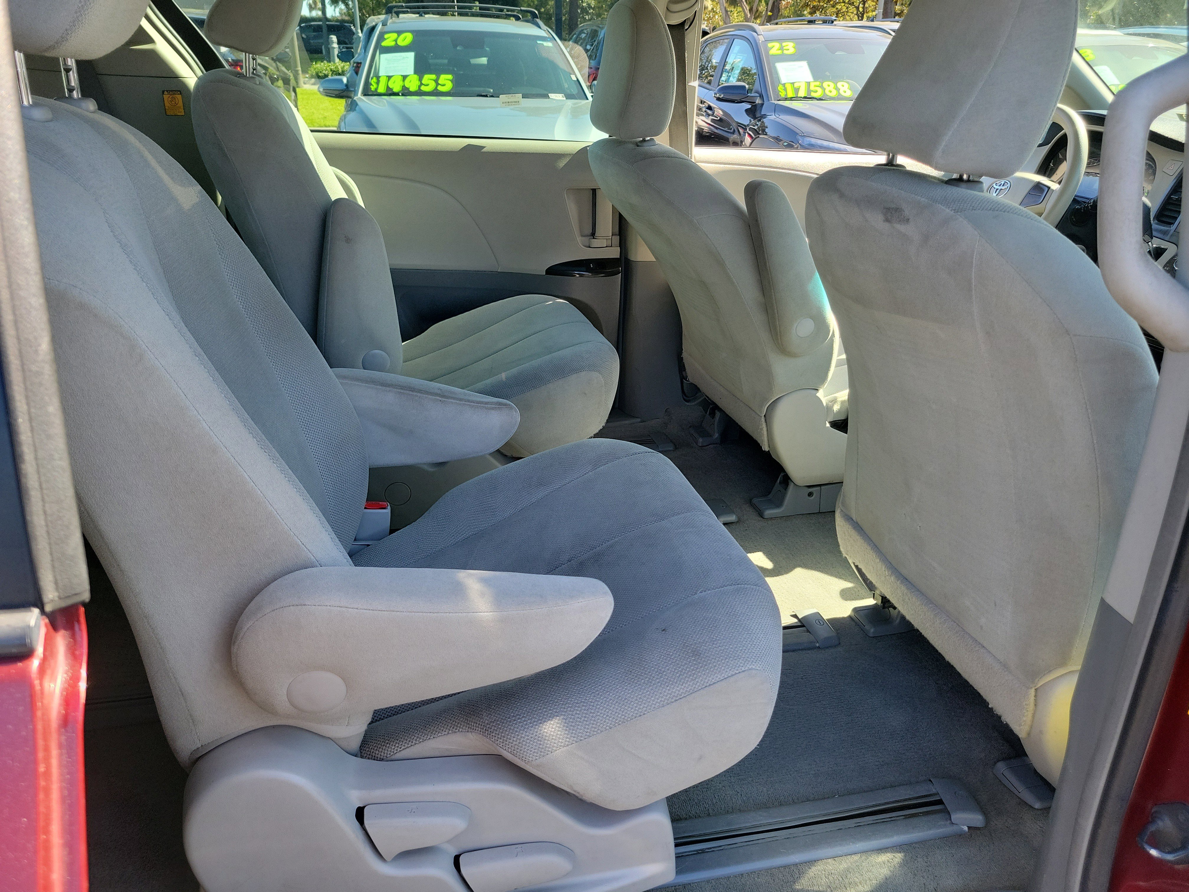 Used 2013 Toyota Sienna L w/ Towing Pkg image 21