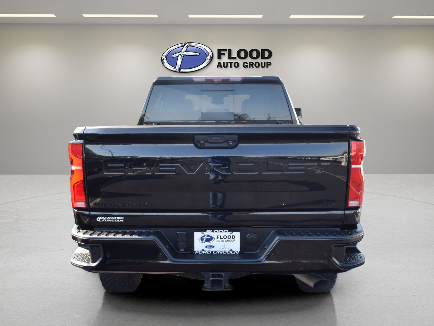 Used 2025 Chevrolet Silverado 2500 LTZ w/ LTZ Plus Package AWD/4WD image 5