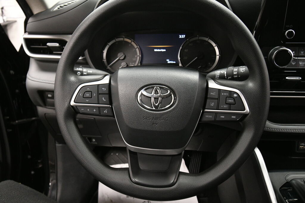 Certified 2023 Toyota Highlander L image 12