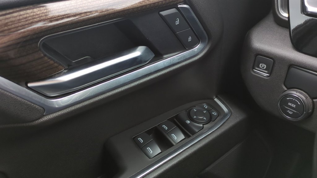 Used 2025 Chevrolet Silverado 1500 LT RWD image 19