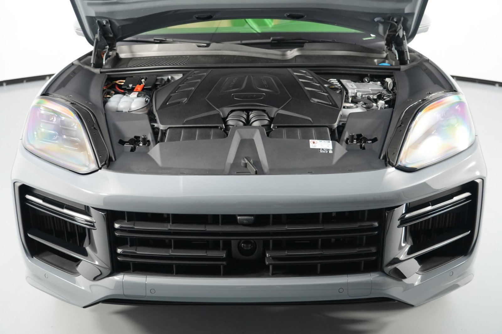 Used 2024 Porsche Cayenne Turbo AWD/4WD image 8