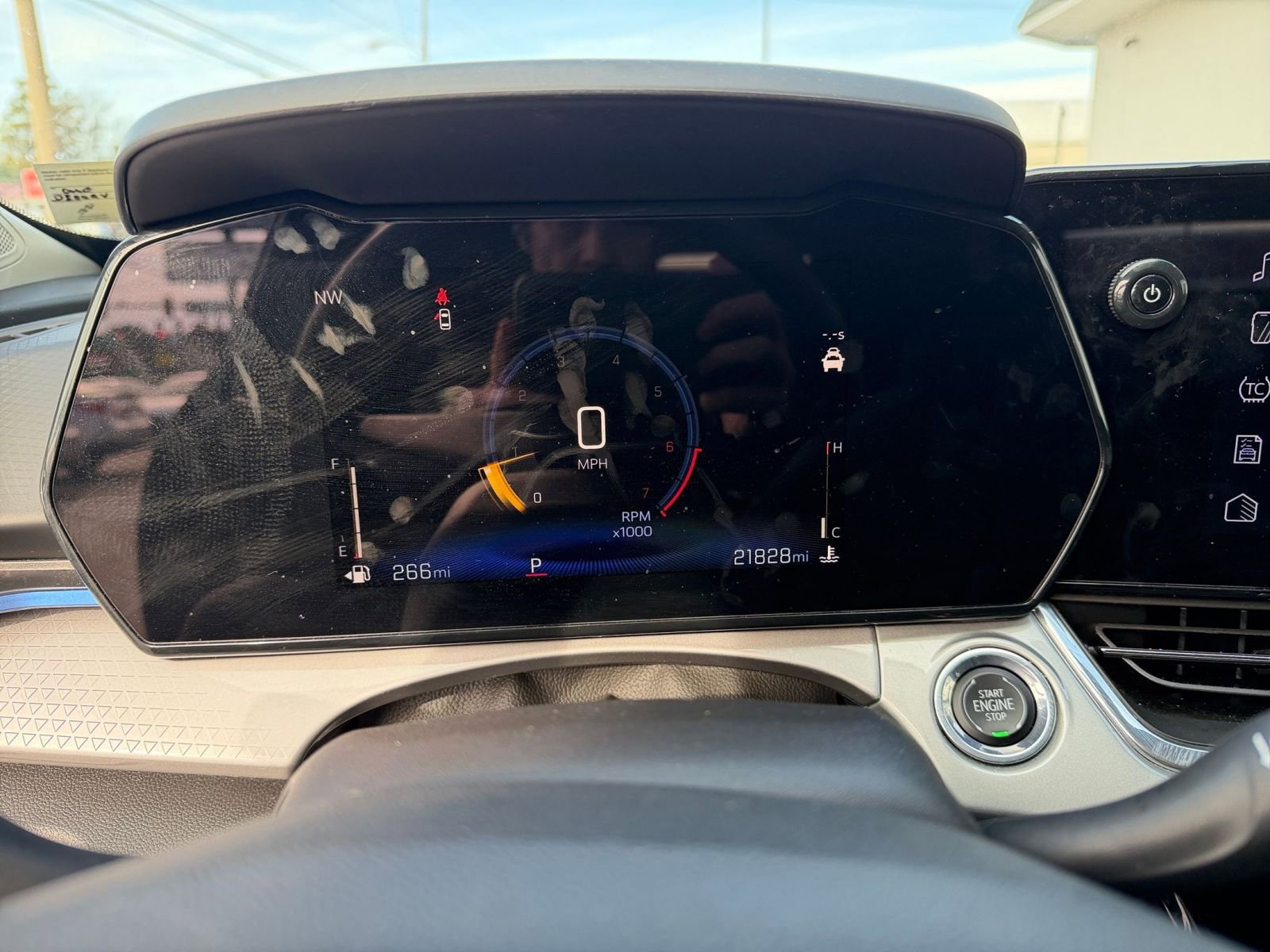 Used 2025 Chevrolet Trax LT image 32