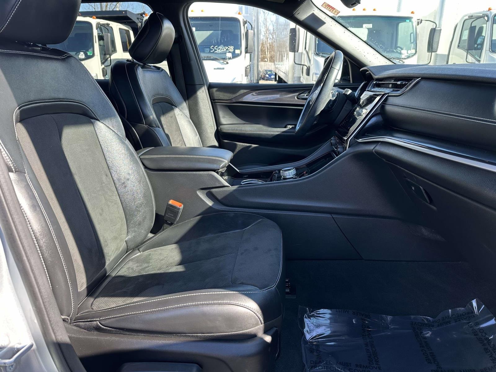 Used 2022 Jeep Grand Cherokee L Laredo image 26