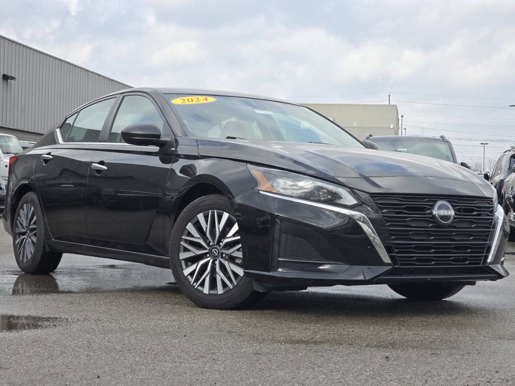 Used 2024 Nissan Altima 2.5 SV image 1