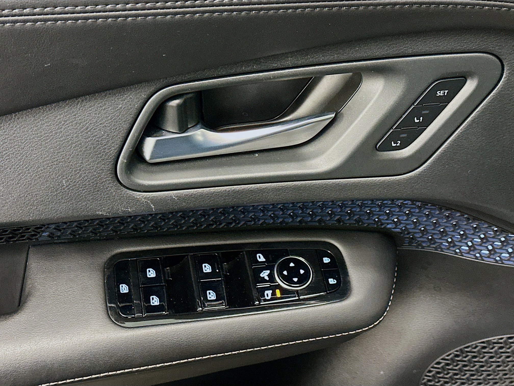 Used 2024 Nissan Ariya AWD image 15