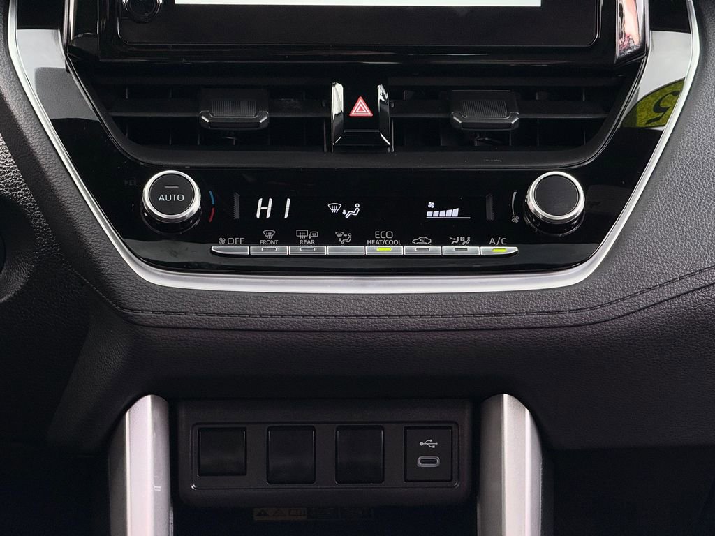 Certified 2025 Toyota Corolla Cross Hybrid Nightshade w/ Moonroof Package image 18