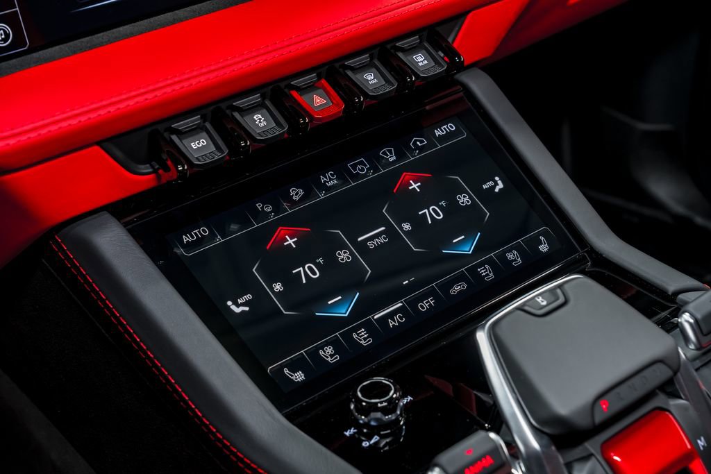 Used 2025 Lamborghini Urus SE AWD/4WD image 27