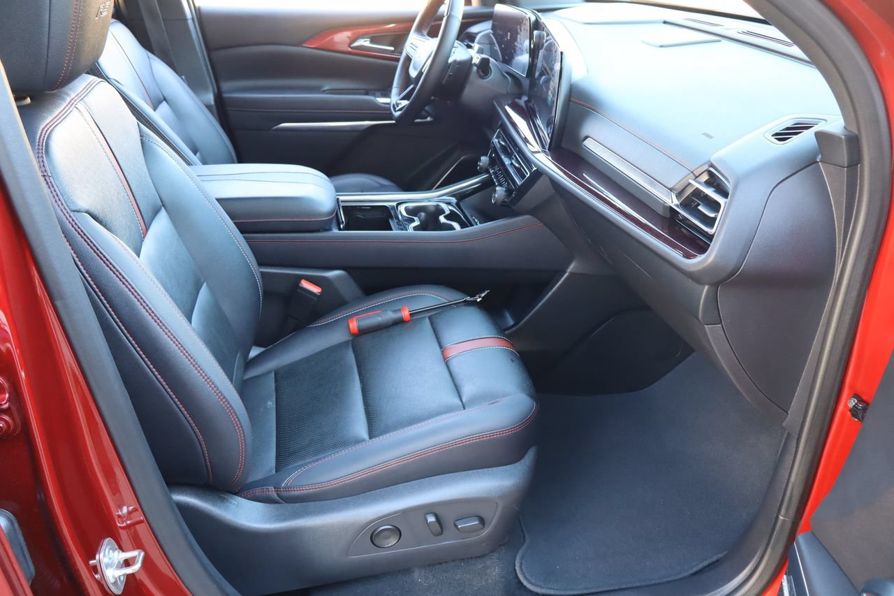 Used 2024 Chevrolet Traverse RS FWD image 18