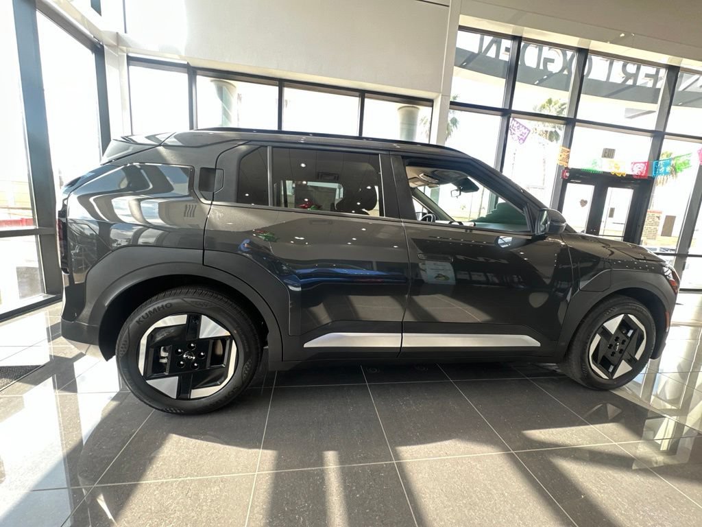New 2027 Kia EV3 FWD image 3