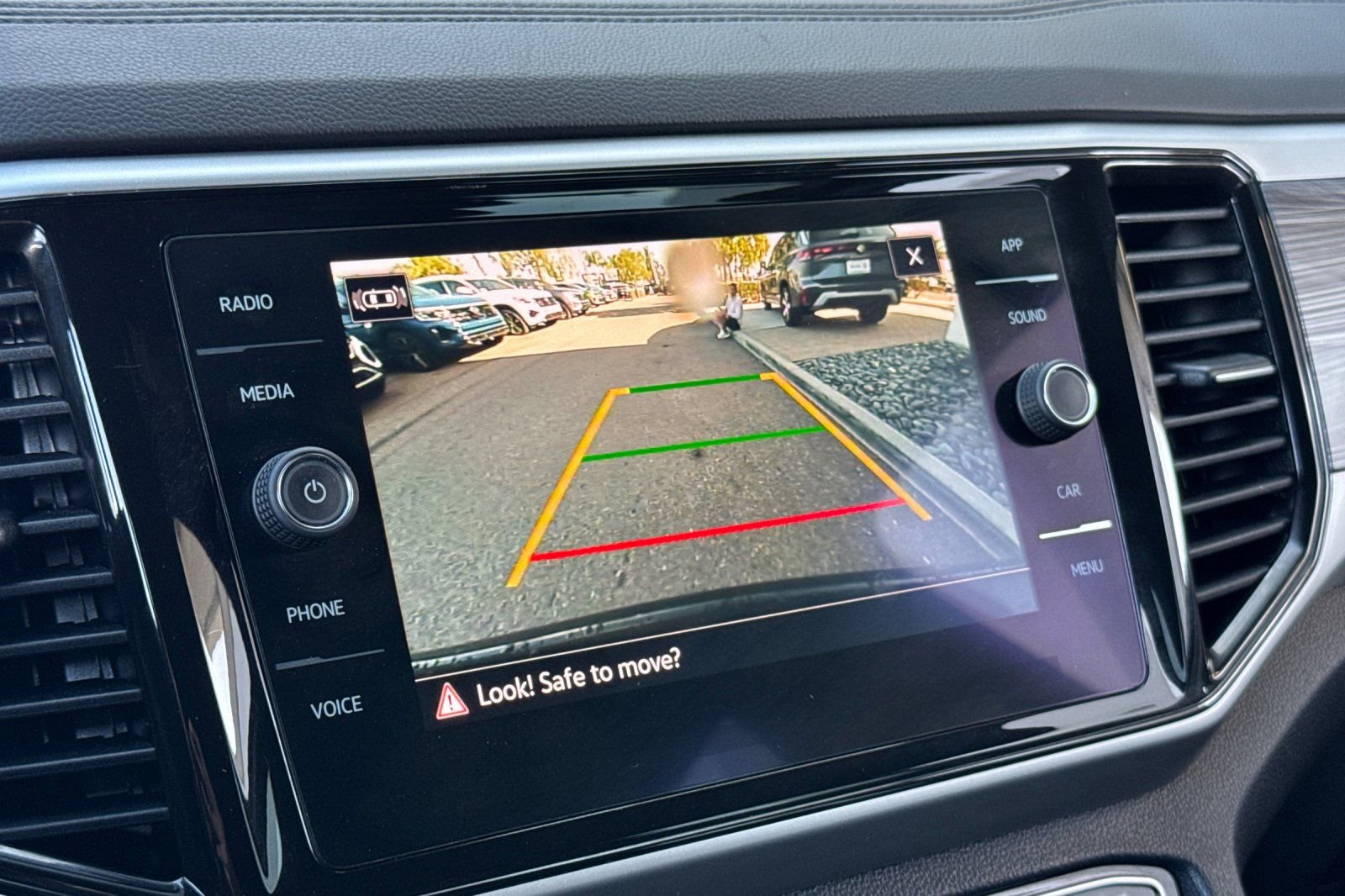 Used 2022 Volkswagen Atlas Cross Sport SE image 19