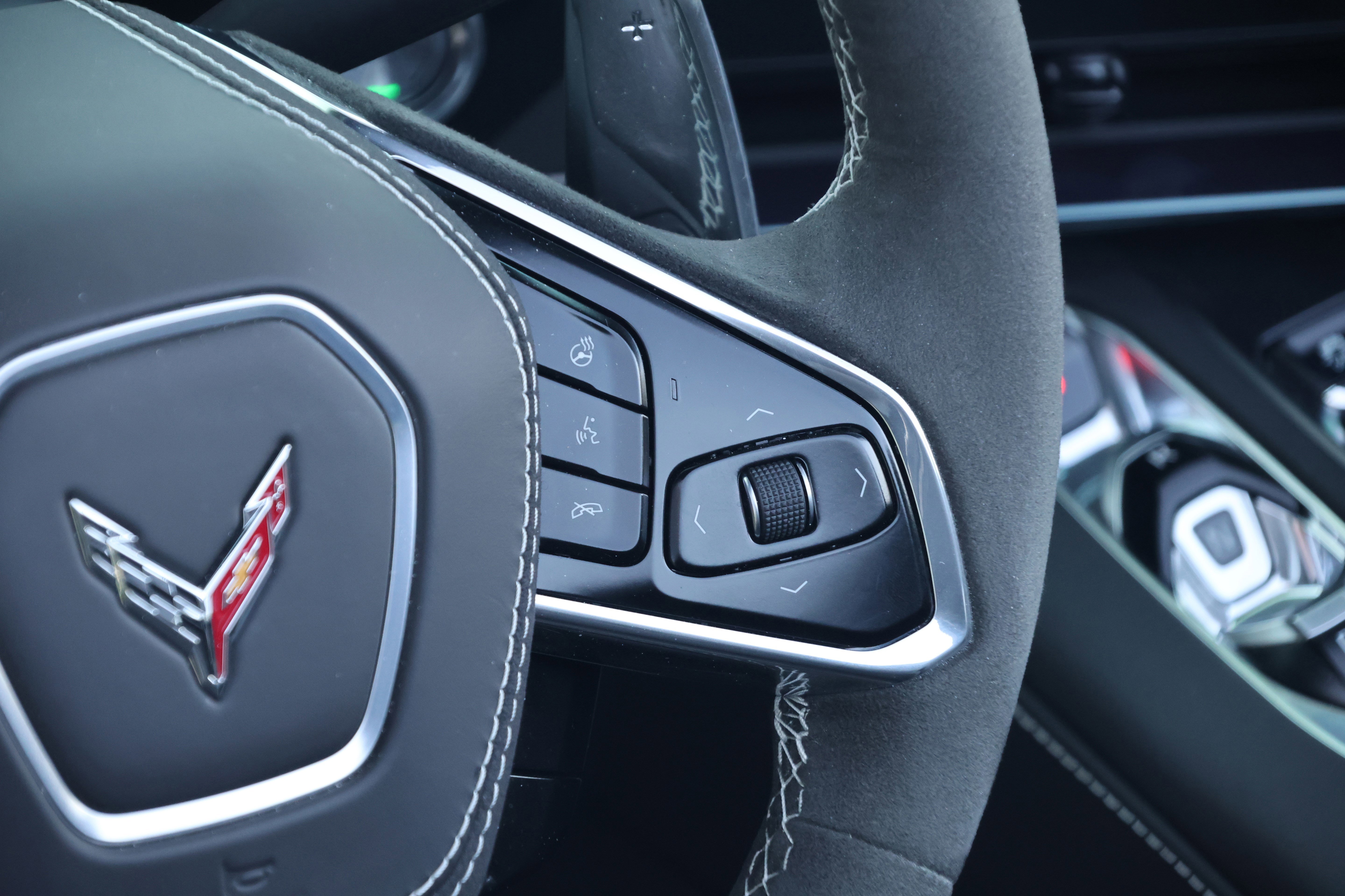 Used 2025 Chevrolet Corvette Stingray Premium Conv w/ Z51 Performance Package RWD image 23