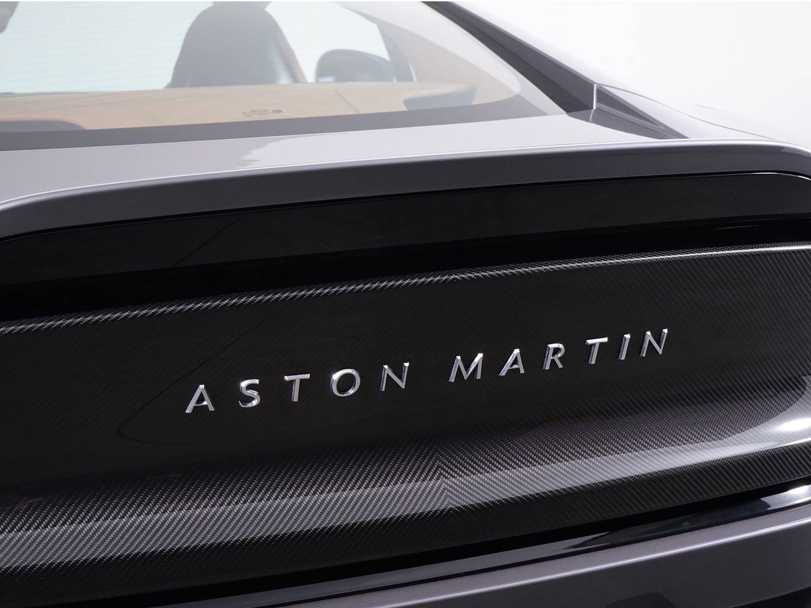 Used 2025 Aston Martin Vanquish RWD image 30