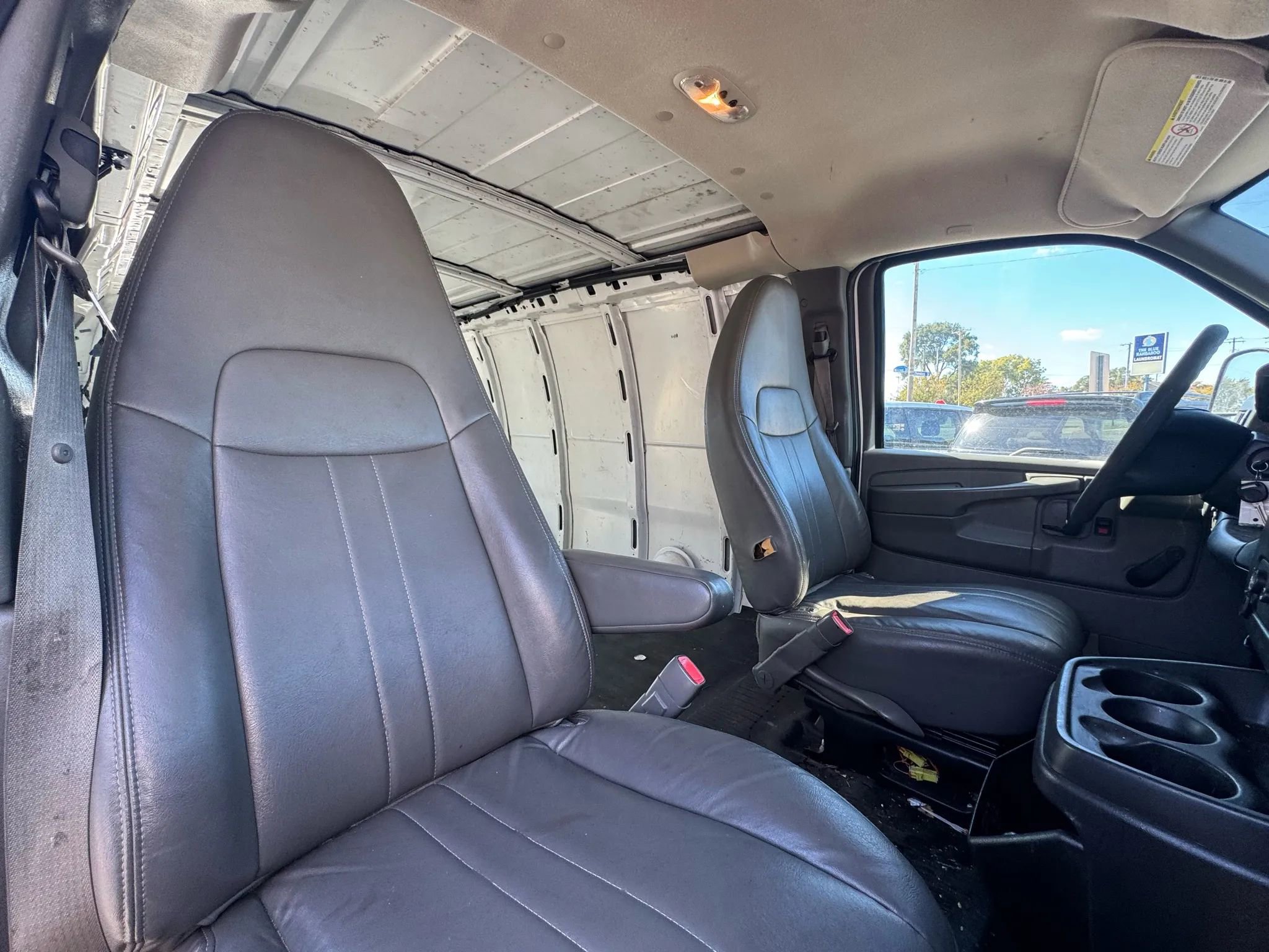 Used 2011 Chevrolet Express 2500 image 18