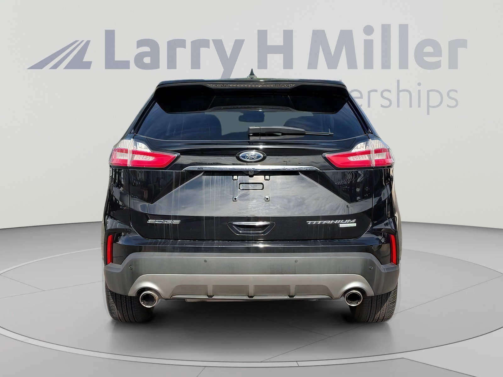 Used 2019 Ford Edge Titanium w/ Equipment Group 301A FWD image 6