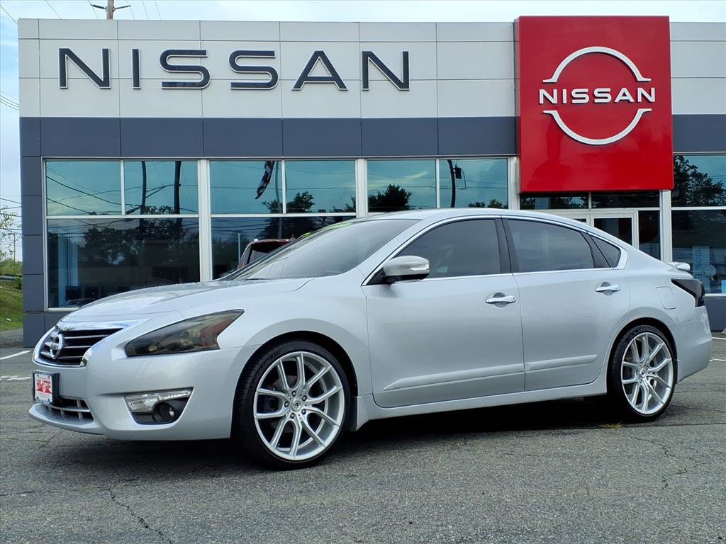 Used 2015 Nissan Altima 2.5 SL w/ Technology Package