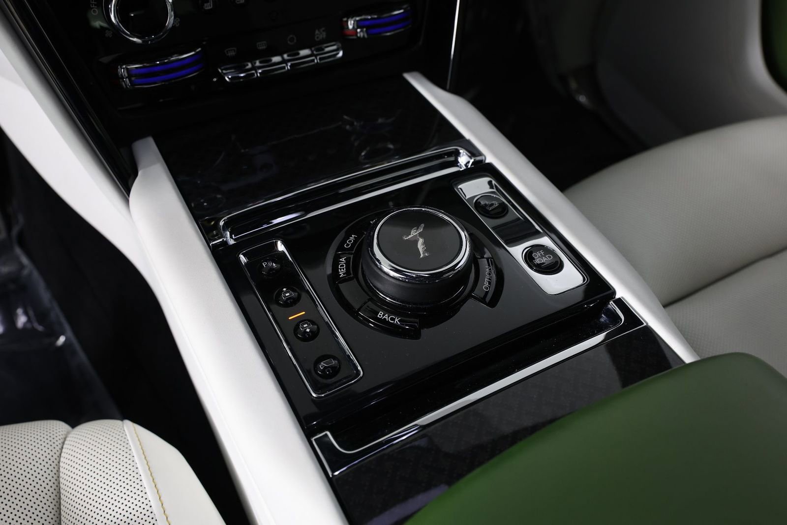 Certified 2023 Rolls-Royce Cullinan Black Badge w/ Driver's Package image 18