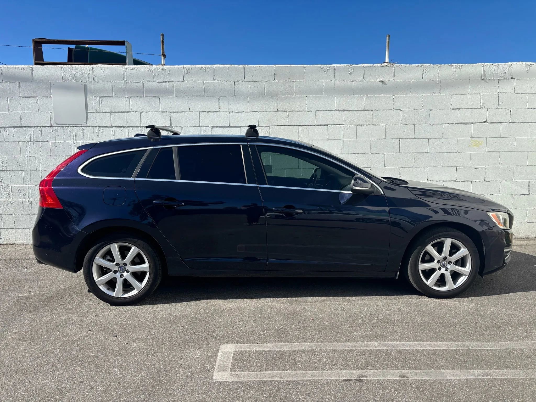 Used 2017 Volvo V60 T5 Premier w/ Convenience Package image 6