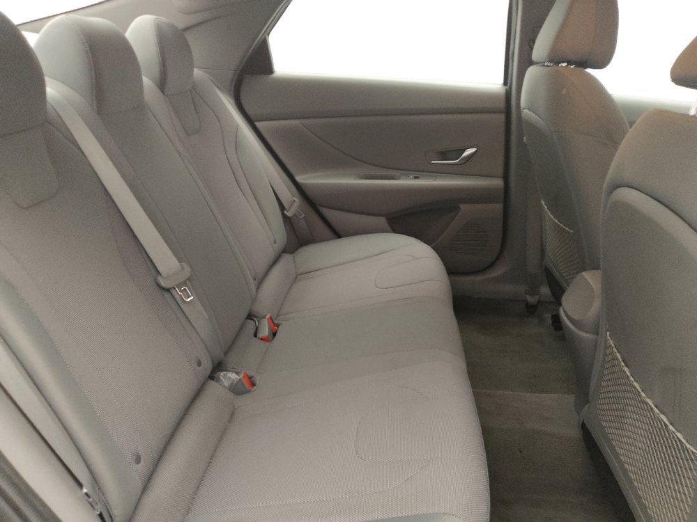 Used 2021 Hyundai Elantra SE FWD image 19