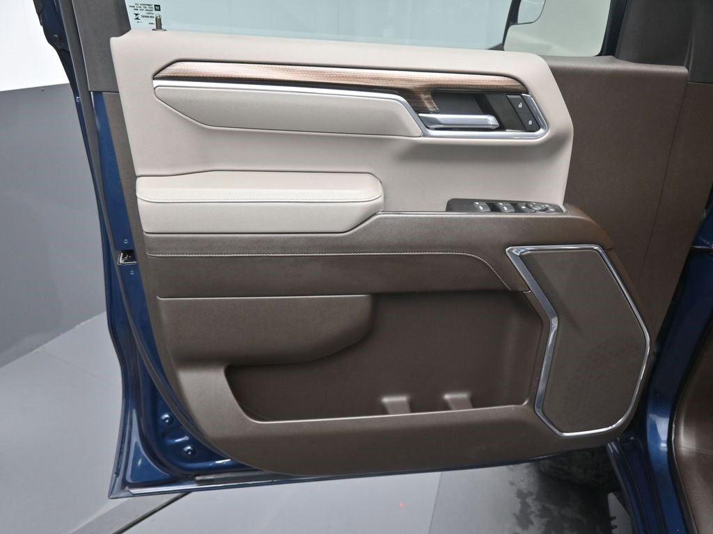 Used 2023 Chevrolet Silverado 1500 LT Trail Boss image 2