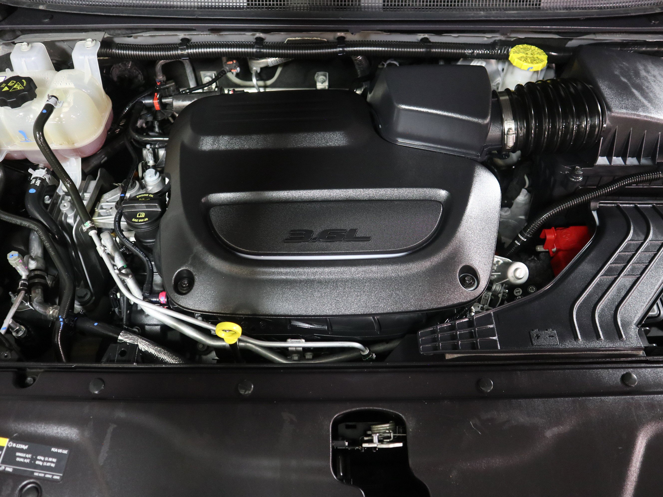 Used 2025 Chrysler Pacifica Limited image 14