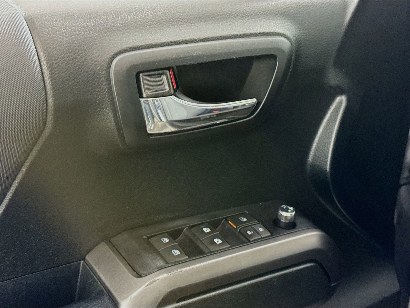 Used 2017 Toyota Tacoma TRD Sport image 13