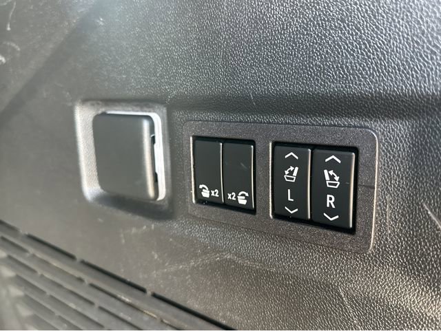 Certified 2023 GMC Yukon Denali AWD/4WD image 32
