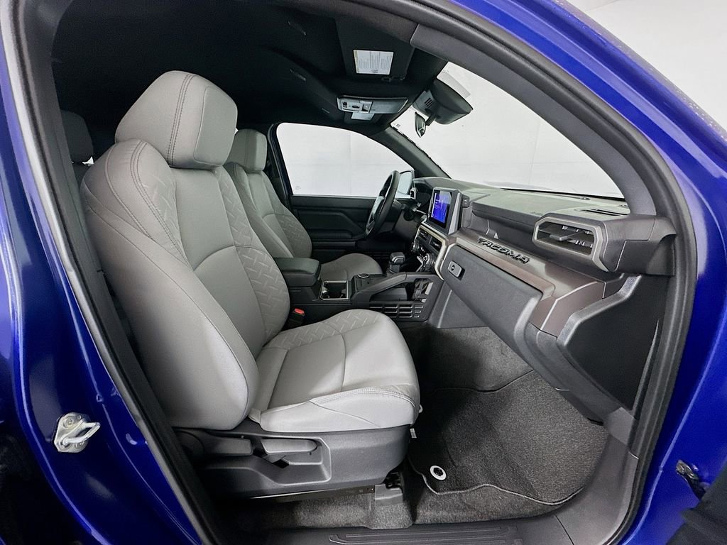 Certified 2025 Toyota Tacoma SR5 image 27