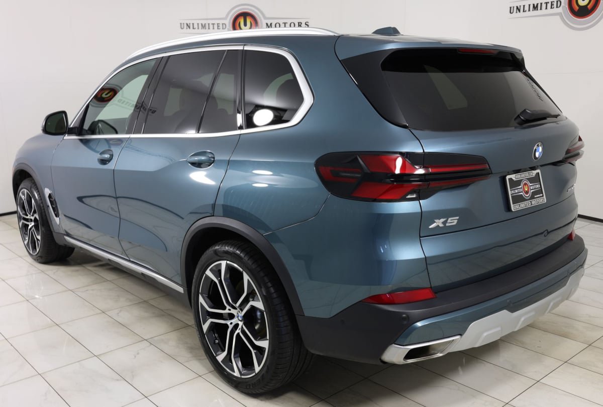 Used 2024 BMW X5 xDrive40i w/ Premium Package AWD/4WD image 4