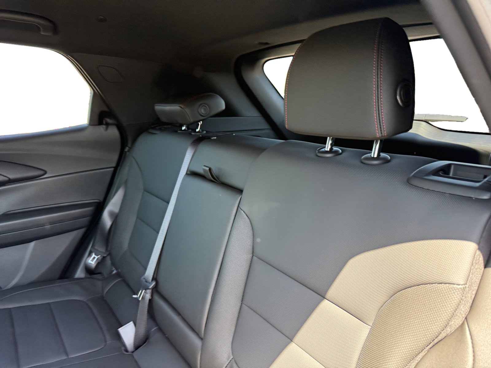 Used 2022 Chevrolet Traverse LS FWD image 16