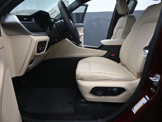 New 2025 Jeep Grand Cherokee L Limited w/ Luxury Tech Group II AWD/4WD image 10