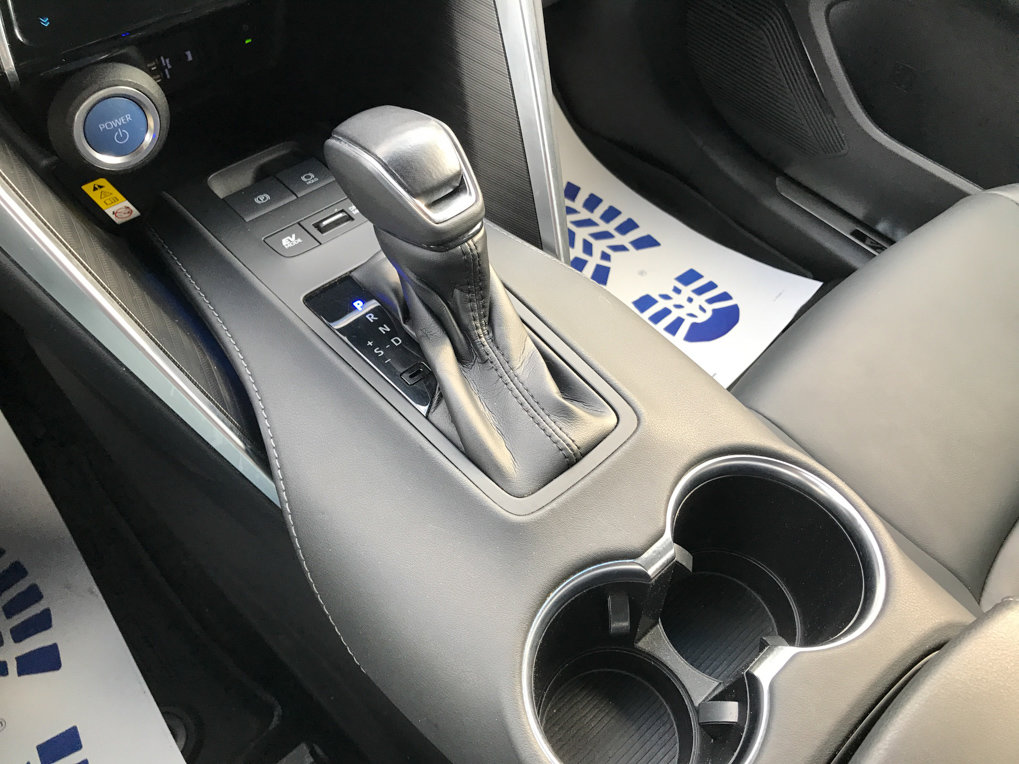 Used 2022 Toyota Venza XLE image 24