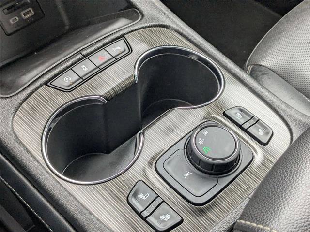 Used 2023 GMC Acadia SLT image 12